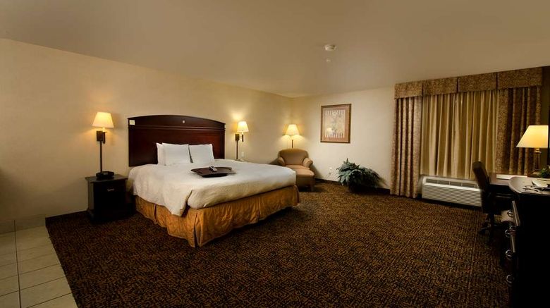 <b>Hampton Inn & Suites Gallup Room</b>. Images powered by <a href="https://iceportal.shijigroup.com/" title="IcePortal" target="_blank">IcePortal</a>.