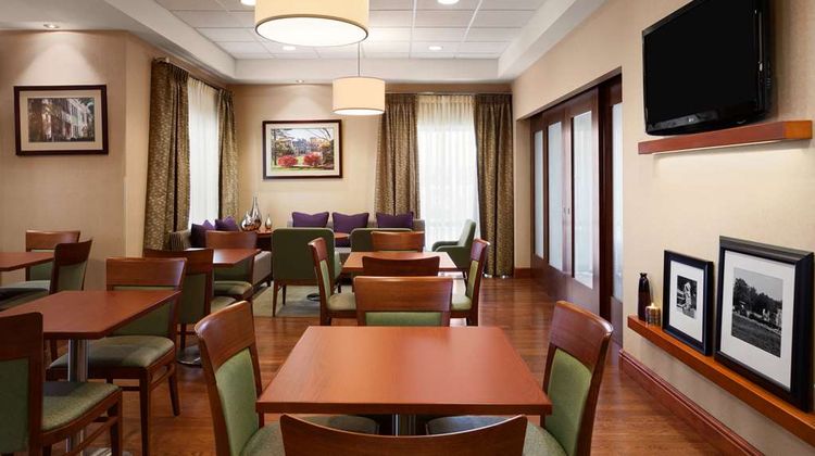 Hampton Inn Geneva Lobby