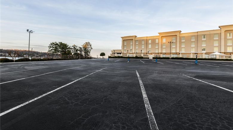 <b>Hampton Inn Guntersville Exterior</b>. Images powered by <a href="https://iceportal.shijigroup.com/" title="IcePortal" target="_blank">IcePortal</a>.