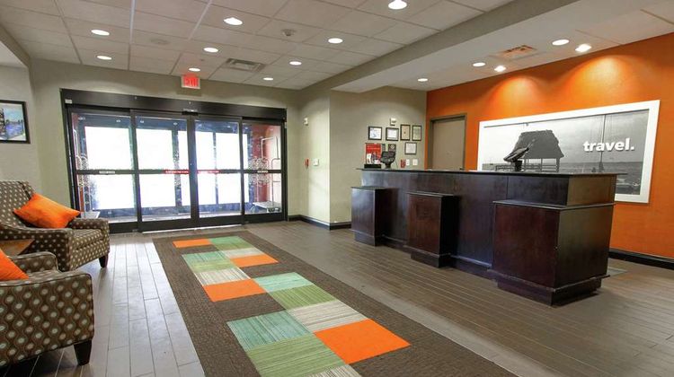 Hampton Inn & Suites Flowery Branch Lobby