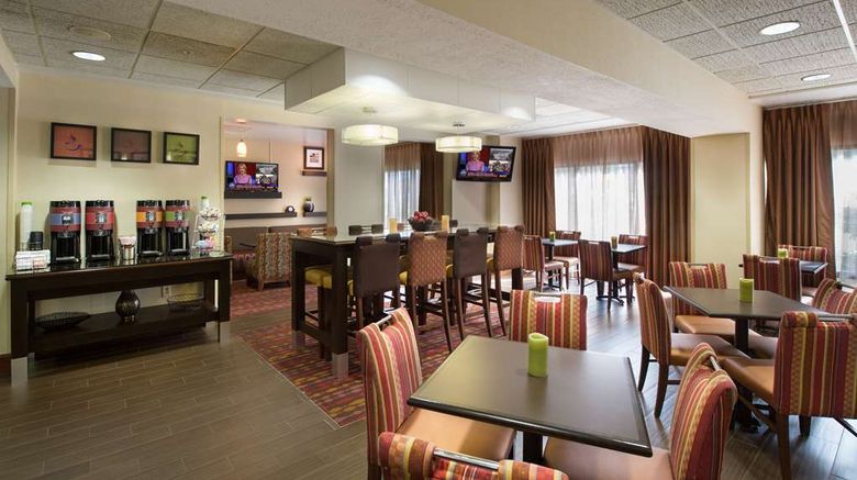 <b>Hampton Inn by Hilton Gainesville Lobby</b>. Images powered by <a href="https://iceportal.shijigroup.com/" title="IcePortal" target="_blank">IcePortal</a>.