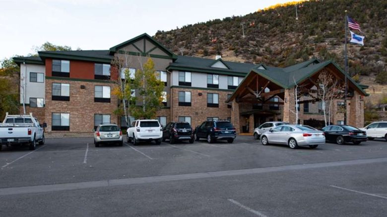 <b>Hampton Inn Glenwood Springs Exterior</b>. Images powered by <a href="https://iceportal.shijigroup.com/" title="IcePortal" target="_blank">IcePortal</a>.
