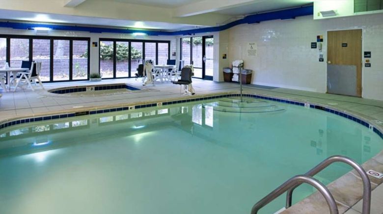 <b>Hampton Inn Glenwood Springs Pool</b>. Images powered by <a href="https://iceportal.shijigroup.com/" title="IcePortal" target="_blank">IcePortal</a>.