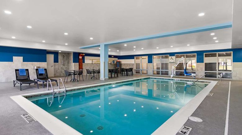 <b>Hampton Inn & Suites Schererville Pool</b>. Images powered by <a href="https://iceportal.shijigroup.com/" title="IcePortal" target="_blank">IcePortal</a>.