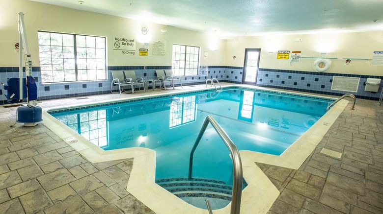 <b>Hampton Inn Hadley Pool</b>. Images powered by <a href="https://iceportal.shijigroup.com/" title="IcePortal" target="_blank">IcePortal</a>.
