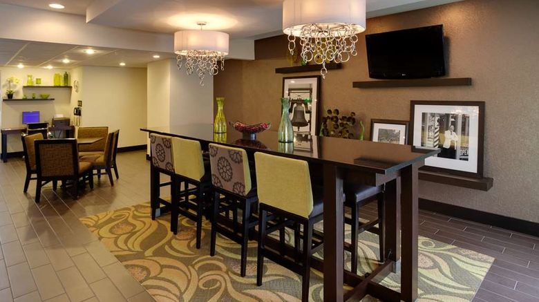 <b>Hampton Inn Harrisburg Lobby</b>. Images powered by <a href="https://iceportal.shijigroup.com/" title="IcePortal" target="_blank">IcePortal</a>.