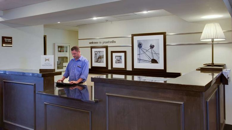 <b>Hampton Inn Harrisburg Lobby</b>. Images powered by <a href="https://iceportal.shijigroup.com/" title="IcePortal" target="_blank">IcePortal</a>.