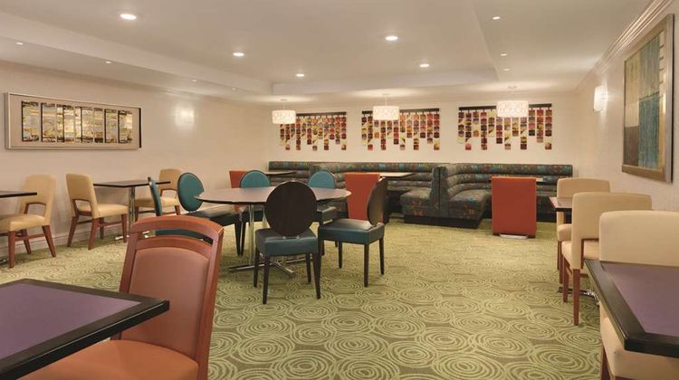 Homewood Suites by Hilton Mechanicsburg Lobby
