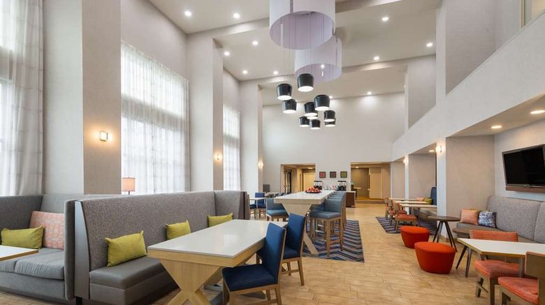 <b>Hampton Inn & Suites Harrisburg/North Lobby</b>. Images powered by <a href="https://iceportal.shijigroup.com/" title="IcePortal" target="_blank">IcePortal</a>.