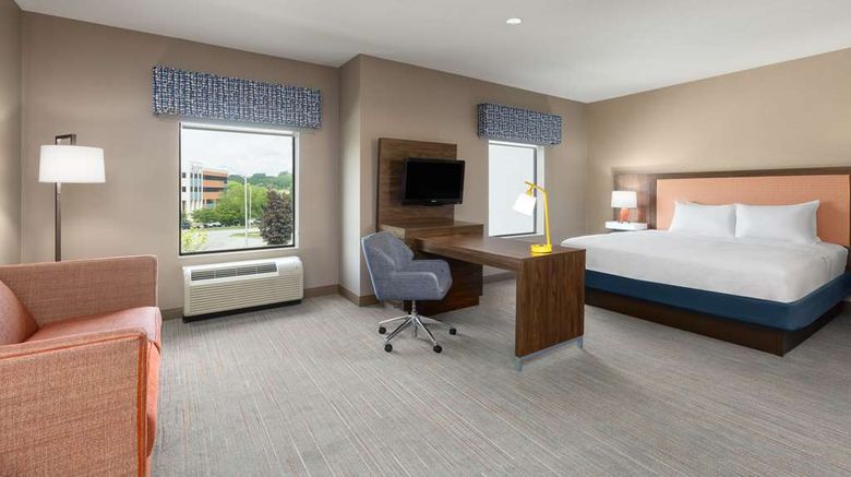 <b>Hampton Inn & Suites Harrisburg/North Room</b>. Images powered by <a href="https://iceportal.shijigroup.com/" title="IcePortal" target="_blank">IcePortal</a>.