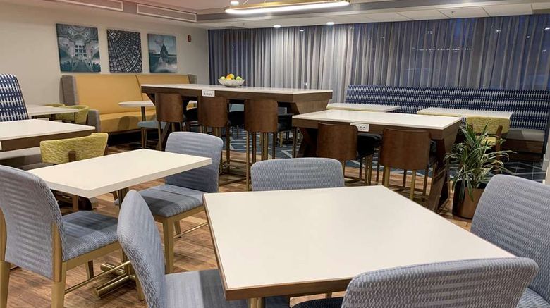 <b>Hampton Inn Harrisburg East Hershey Area Lobby</b>. Images powered by <a href="https://iceportal.shijigroup.com/" title="IcePortal" target="_blank">IcePortal</a>.