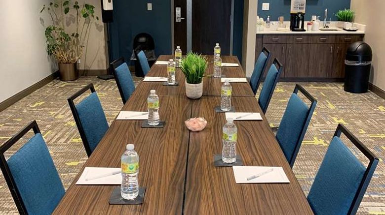 <b>Hampton Inn Harrisburg East Hershey Area Meeting</b>. Images powered by <a href="https://iceportal.shijigroup.com/" title="IcePortal" target="_blank">IcePortal</a>.