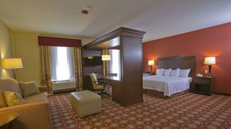 <b>Hampton Inn & Suites Wiggins Room</b>. Images powered by <a href="https://iceportal.shijigroup.com/" title="IcePortal" target="_blank">IcePortal</a>.