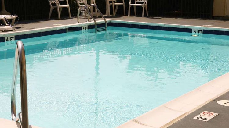 Hampton Inn Henderson I-85 Pool