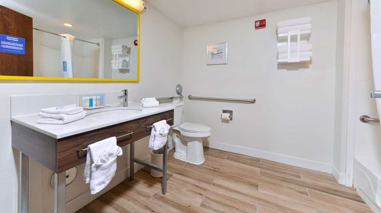 <b>Hampton Inn Henderson I-85 Room</b>. Images powered by <a href="https://iceportal.shijigroup.com/" title="IcePortal" target="_blank">IcePortal</a>.