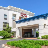 Hampton Inn & Suites Manchester