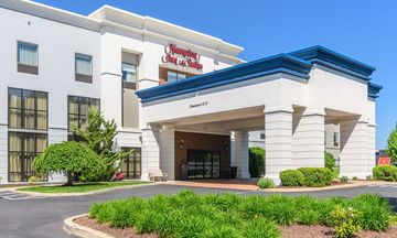 Hampton Inn & Suites Manchester