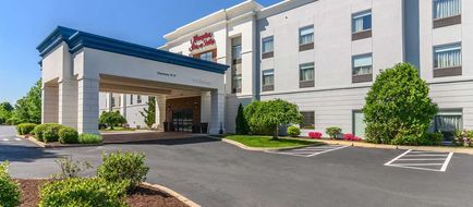 Hampton Inn & Suites Manchester Exterior