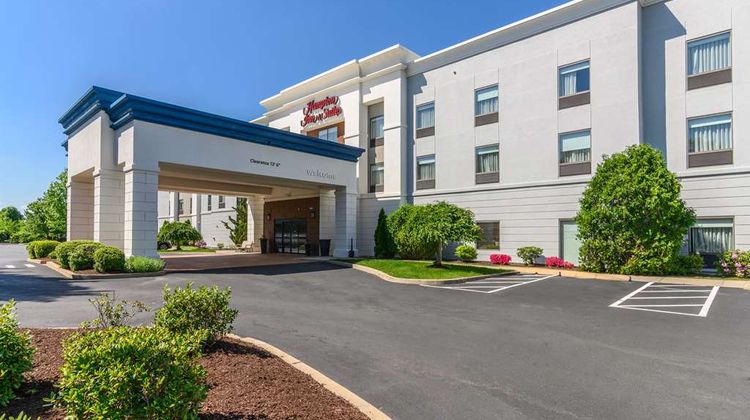 Hampton Inn & Suites Manchester Exterior