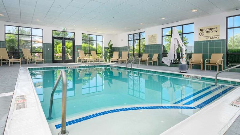 <b>Hampton Inn & Suites Manchester Pool</b>. Images powered by <a href="https://iceportal.shijigroup.com/" title="IcePortal" target="_blank">IcePortal</a>.