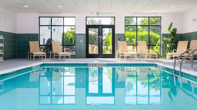 <b>Hampton Inn & Suites Manchester Pool</b>. Images powered by <a href="https://iceportal.shijigroup.com/" title="IcePortal" target="_blank">IcePortal</a>.