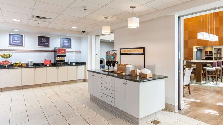Hampton Inn & Suites Manchester Restaurant
