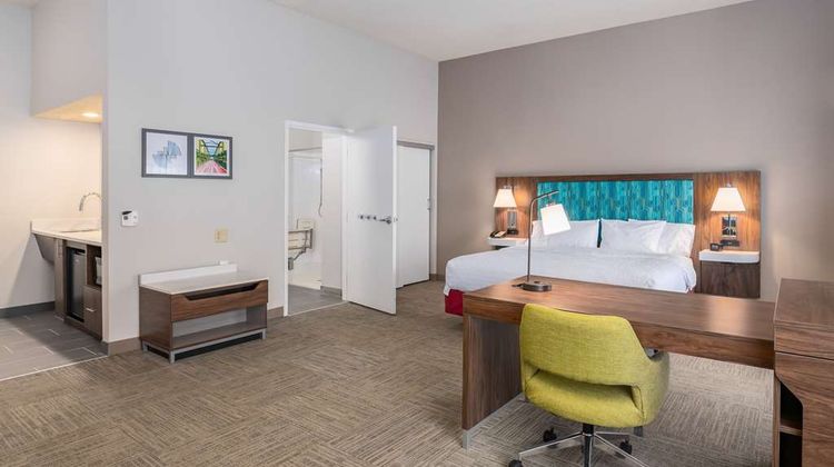 Hampton Inn & Suites Manchester Room