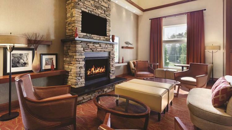 Hampton Inn & Suites Mystic Lobby