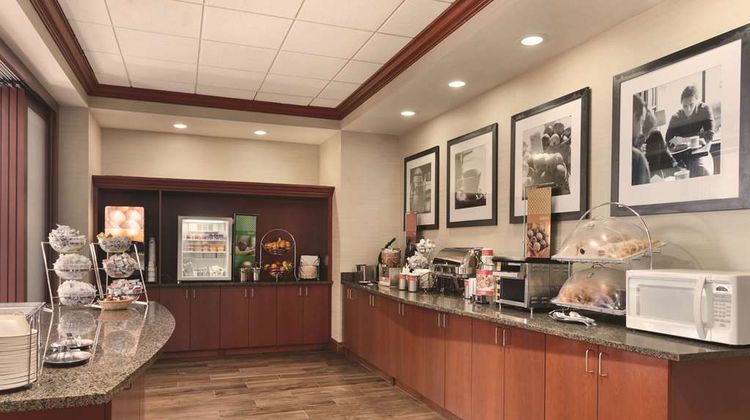 Hampton Inn & Suites Mystic Restaurant