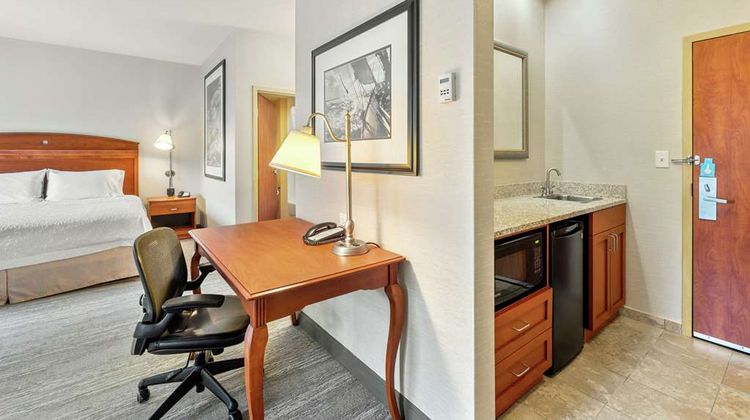 Hampton Inn & Suites Mystic Room