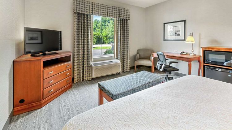 Hampton Inn & Suites Mystic Room