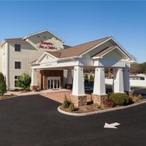Hampton Inn & Suites Mystic