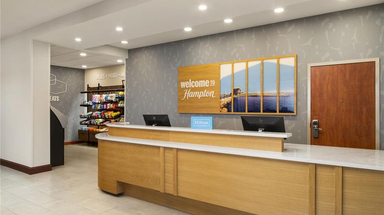 <b>Hampton Inn & Suites Mystic Lobby</b>. Images powered by <a href="https://iceportal.shijigroup.com/" title="IcePortal" target="_blank">IcePortal</a>.