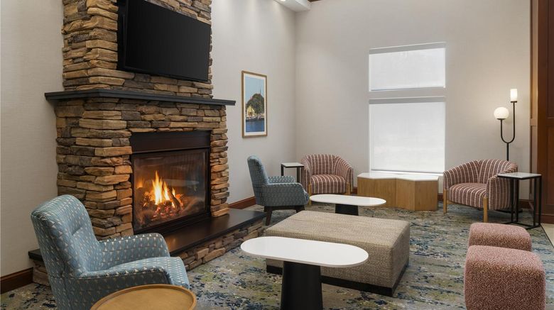 <b>Hampton Inn & Suites Mystic Lobby</b>. Images powered by <a href="https://iceportal.shijigroup.com/" title="IcePortal" target="_blank">IcePortal</a>.