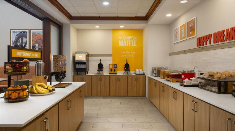 Hampton Inn & Suites Mystic Restaurant