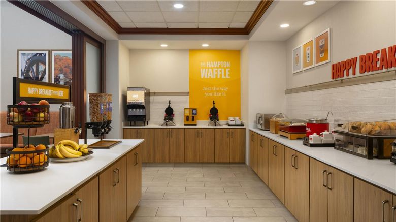 <b>Hampton Inn & Suites Mystic Restaurant</b>. Images powered by <a href="https://iceportal.shijigroup.com/" title="IcePortal" target="_blank">IcePortal</a>.