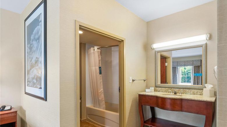 <b>Hampton Inn & Suites Mystic Room</b>. Images powered by <a href="https://iceportal.shijigroup.com/" title="IcePortal" target="_blank">IcePortal</a>.