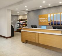 Hampton Inn & Suites Mystic Lobby