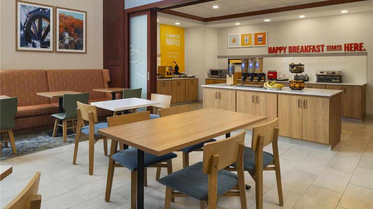 Hampton Inn & Suites Mystic Restaurant