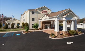Hampton Inn & Suites Mystic