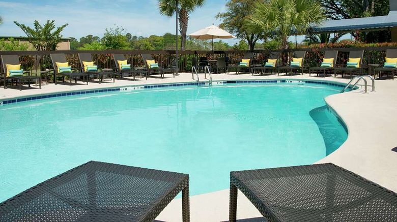 <b>Hampton Inn Hilton Head Pool</b>. Images powered by <a href="https://iceportal.shijigroup.com/" title="IcePortal" target="_blank">IcePortal</a>.