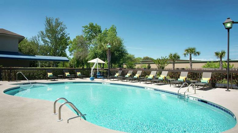 <b>Hampton Inn Hilton Head Pool</b>. Images powered by <a href="https://iceportal.shijigroup.com/" title="IcePortal" target="_blank">IcePortal</a>.