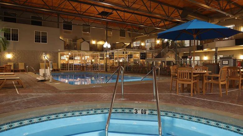 <b>Hampton Inn Holland Pool</b>. Images powered by <a href="https://iceportal.shijigroup.com/" title="IcePortal" target="_blank">IcePortal</a>.