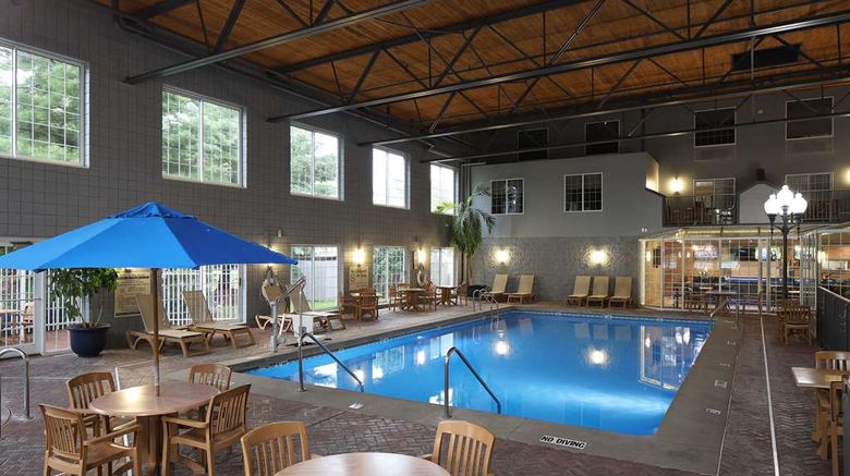 <b>Hampton Inn Holland Pool</b>. Images powered by <a href="https://iceportal.shijigroup.com/" title="IcePortal" target="_blank">IcePortal</a>.