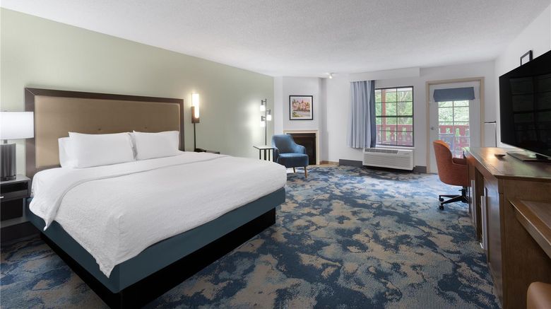 <b>Hampton Inn Helen on the River Room</b>. Images powered by <a href="https://iceportal.shijigroup.com/" title="IcePortal" target="_blank">IcePortal</a>.