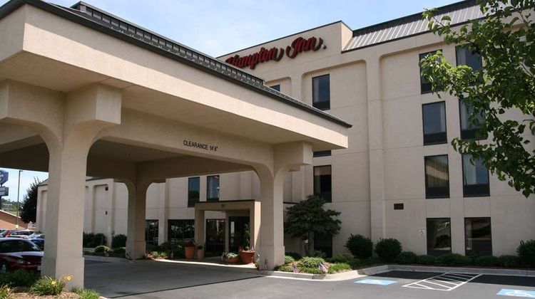 Hampton Inn Hillsville Exterior