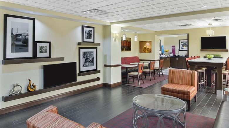 <b>Hampton Inn - Hinesville Lobby</b>. Images powered by <a href="https://iceportal.shijigroup.com/" title="IcePortal" target="_blank">IcePortal</a>.