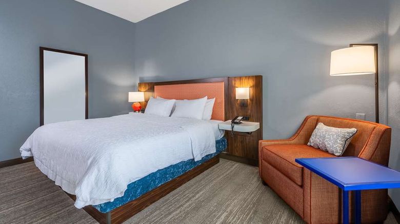 <b>Hampton Inn & Suites Hopkinsville Room</b>. Images powered by <a href="https://iceportal.shijigroup.com/" title="IcePortal" target="_blank">IcePortal</a>.