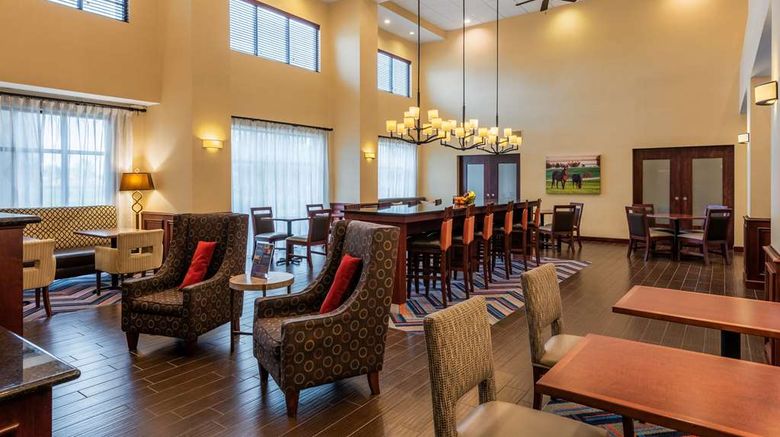<b>Hampton Inn & Suites Hopkinsville Lobby</b>. Images powered by <a href="https://iceportal.shijigroup.com/" title="IcePortal" target="_blank">IcePortal</a>.