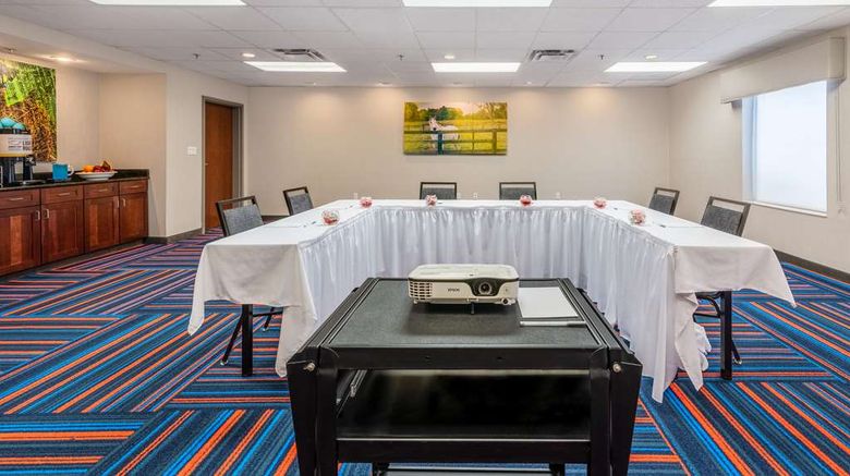 <b>Hampton Inn & Suites Hopkinsville Meeting</b>. Images powered by <a href="https://iceportal.shijigroup.com/" title="IcePortal" target="_blank">IcePortal</a>.